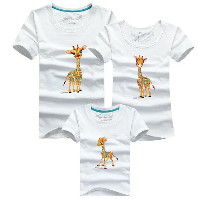 1pcs Fashion Family Look Cartoon giraffe Printed T Shirts 8 Colors Summer Family Clothes Family Matching Outfits Cartoon T-shirt