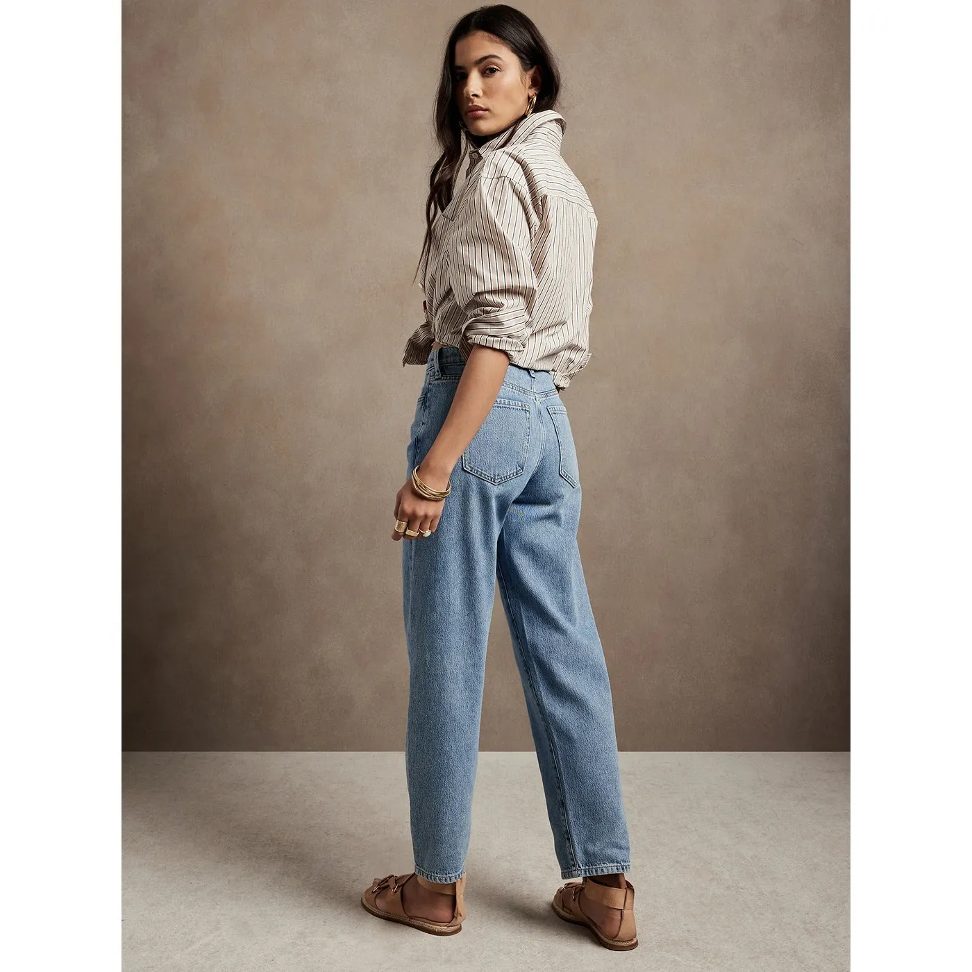 BR High Rise Barrel Fit Mom Jeans