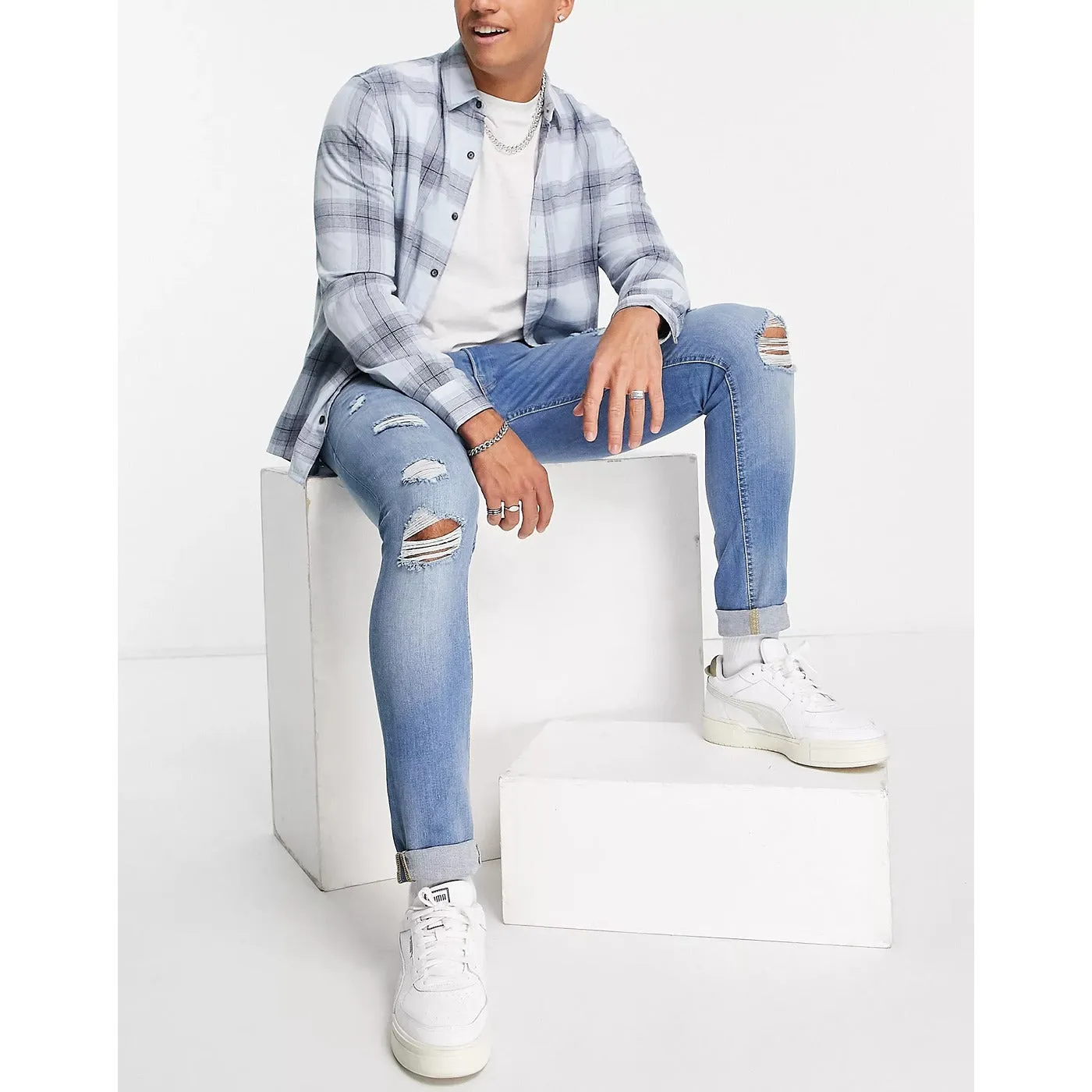 JJ Skinny Light Blue Ripped Jeans